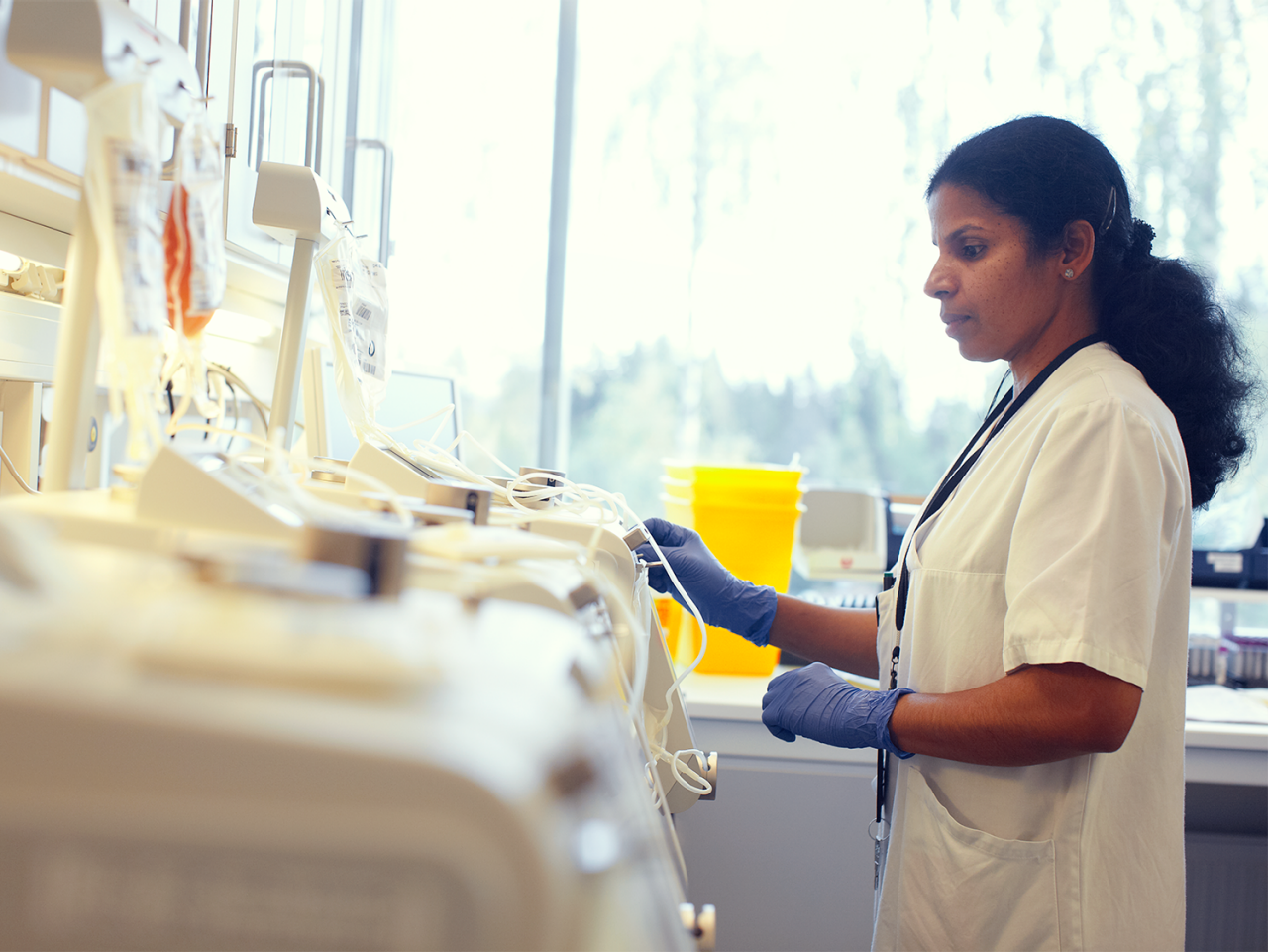 operator using a TACE-II+ device